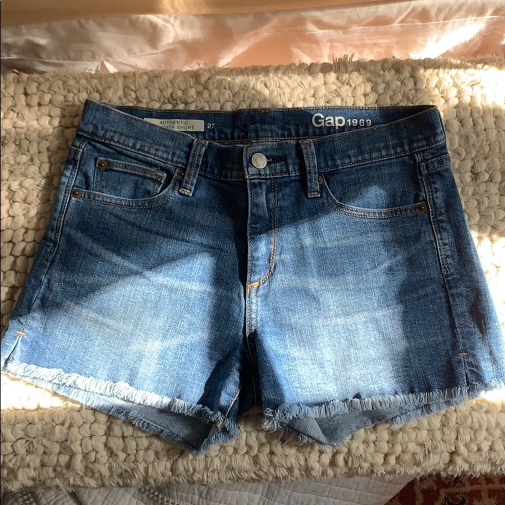 Gap 1969 jean shorts raw hem